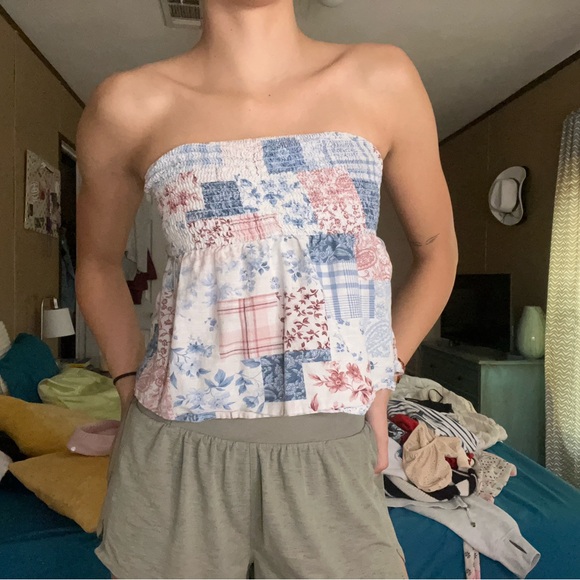 Cutest patchwork flowy tube top from American eagle - Picture 3 of 4